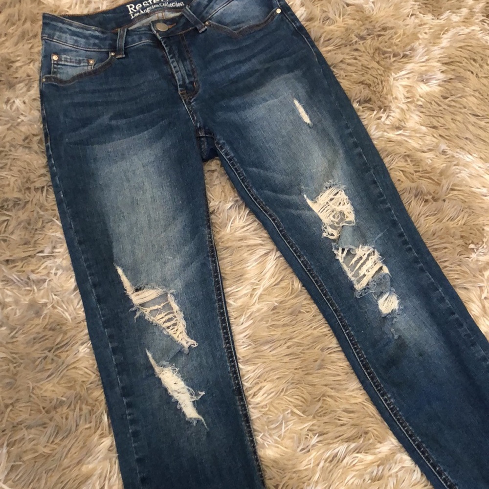 Denim Jeans / Ripped Leg - Picture 2 of 4